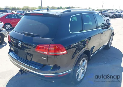 2015 Volkswagen Touareg V6 Executive z USA, uszkodzony, nr VIN WVGEF9BPXFD007800